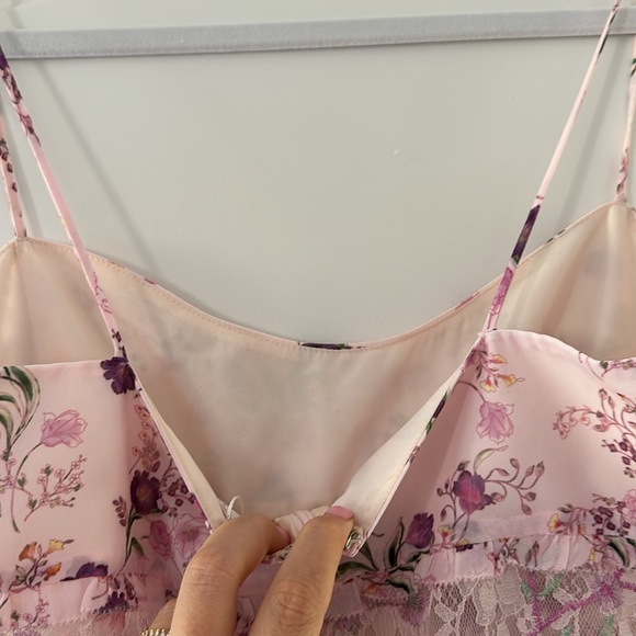 LOVER & FRIENDS KENZIE GOWN IN PINK FLORAL SMALL TAYLOR SWIFY LACE DRESS - Picture 11 of 12